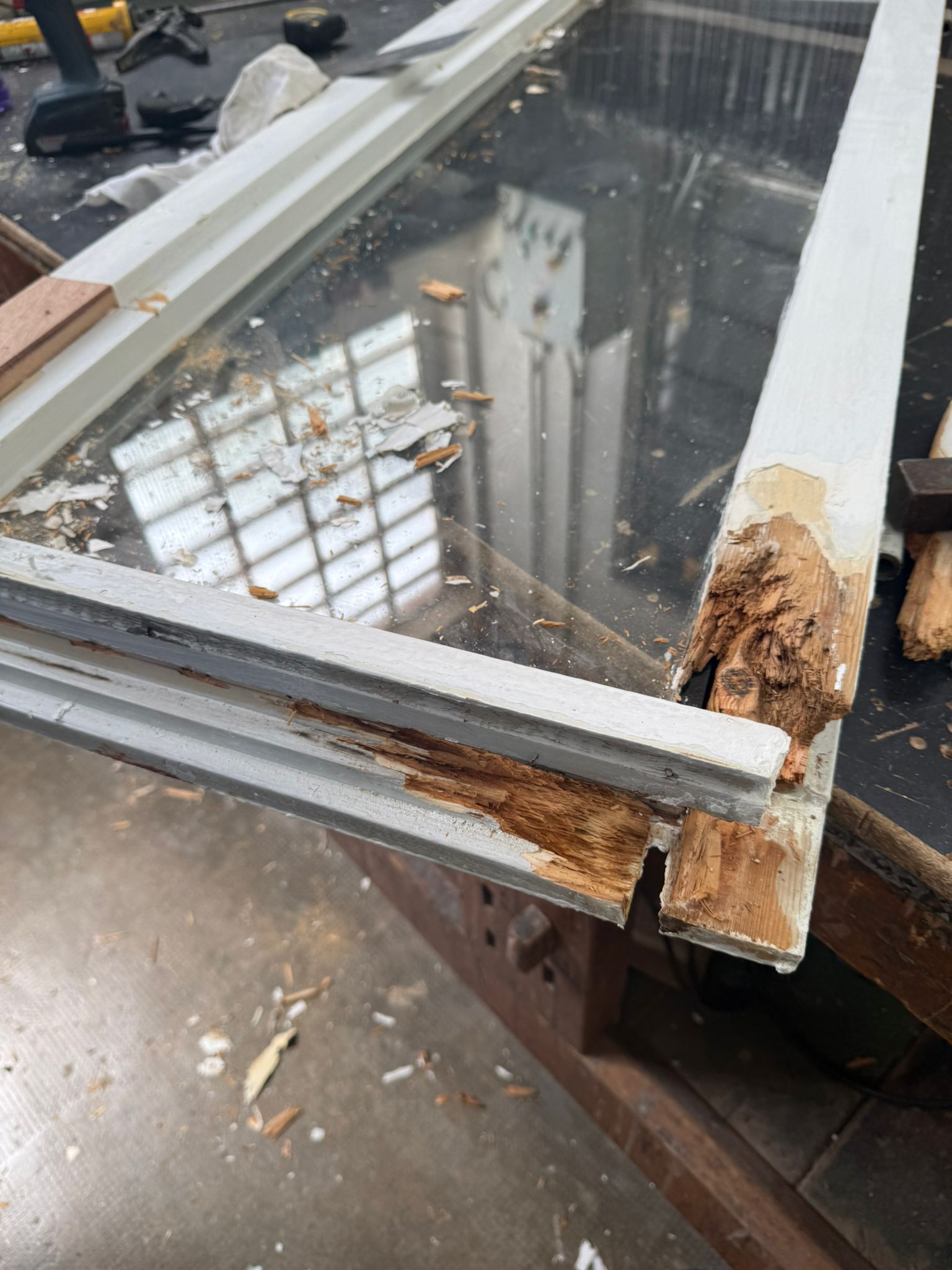 restauro infissi in legno prima